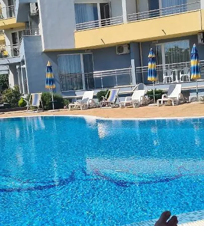Приземно Студио В Апартаменти Кристал Първа Линия Apartment Nesebar